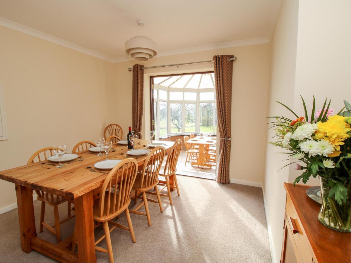 Bicton Lea Villa Acton  Exterior photo
