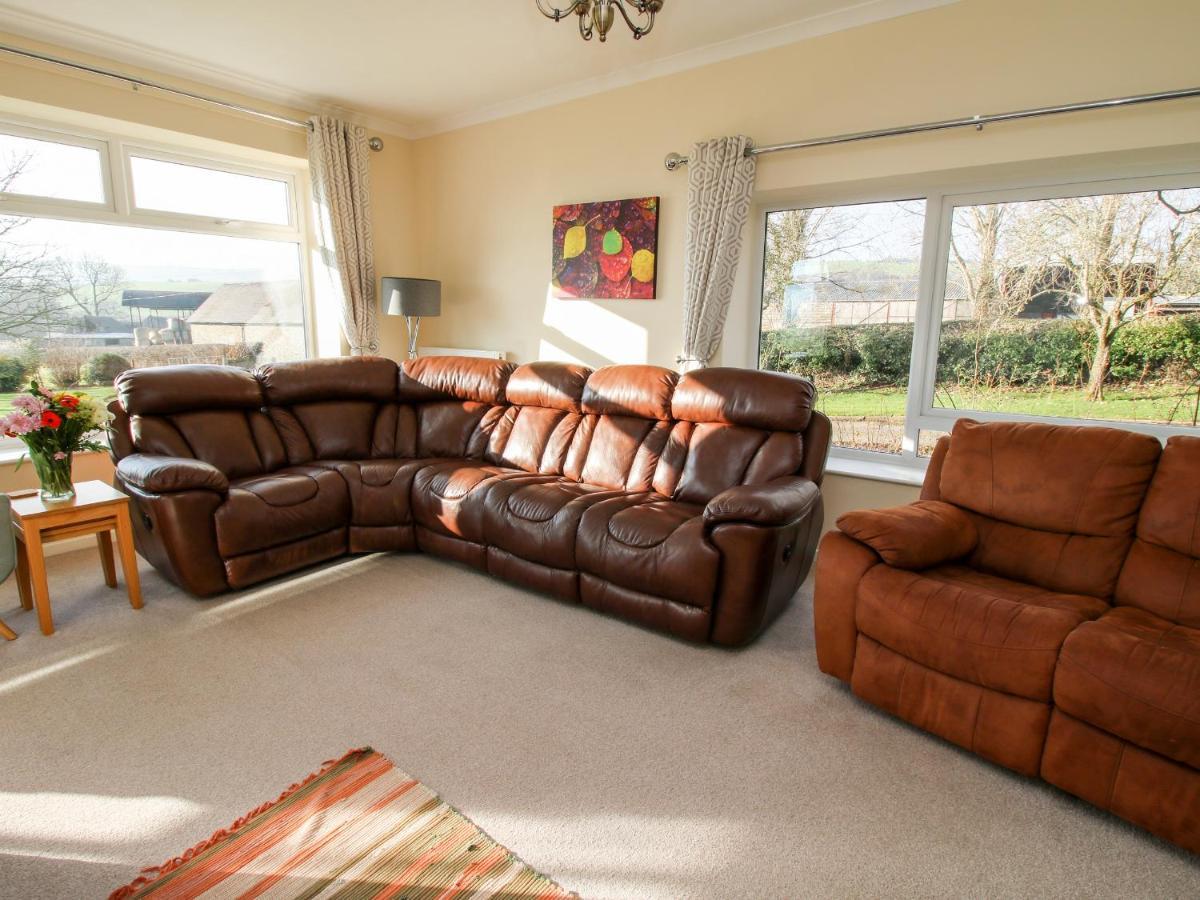 Bicton Lea Villa Acton  Exterior photo