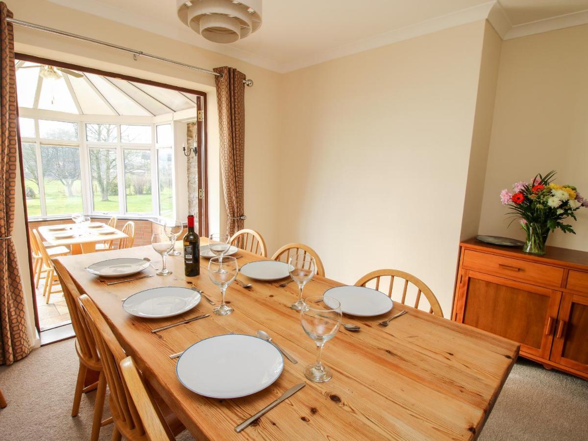 Bicton Lea Villa Acton  Exterior photo